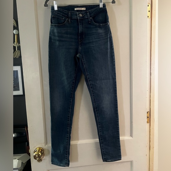 Levis 721 Highrise Skinny Jeans NWOT. Size 27. Retails for $67. - Picture 8 of 14